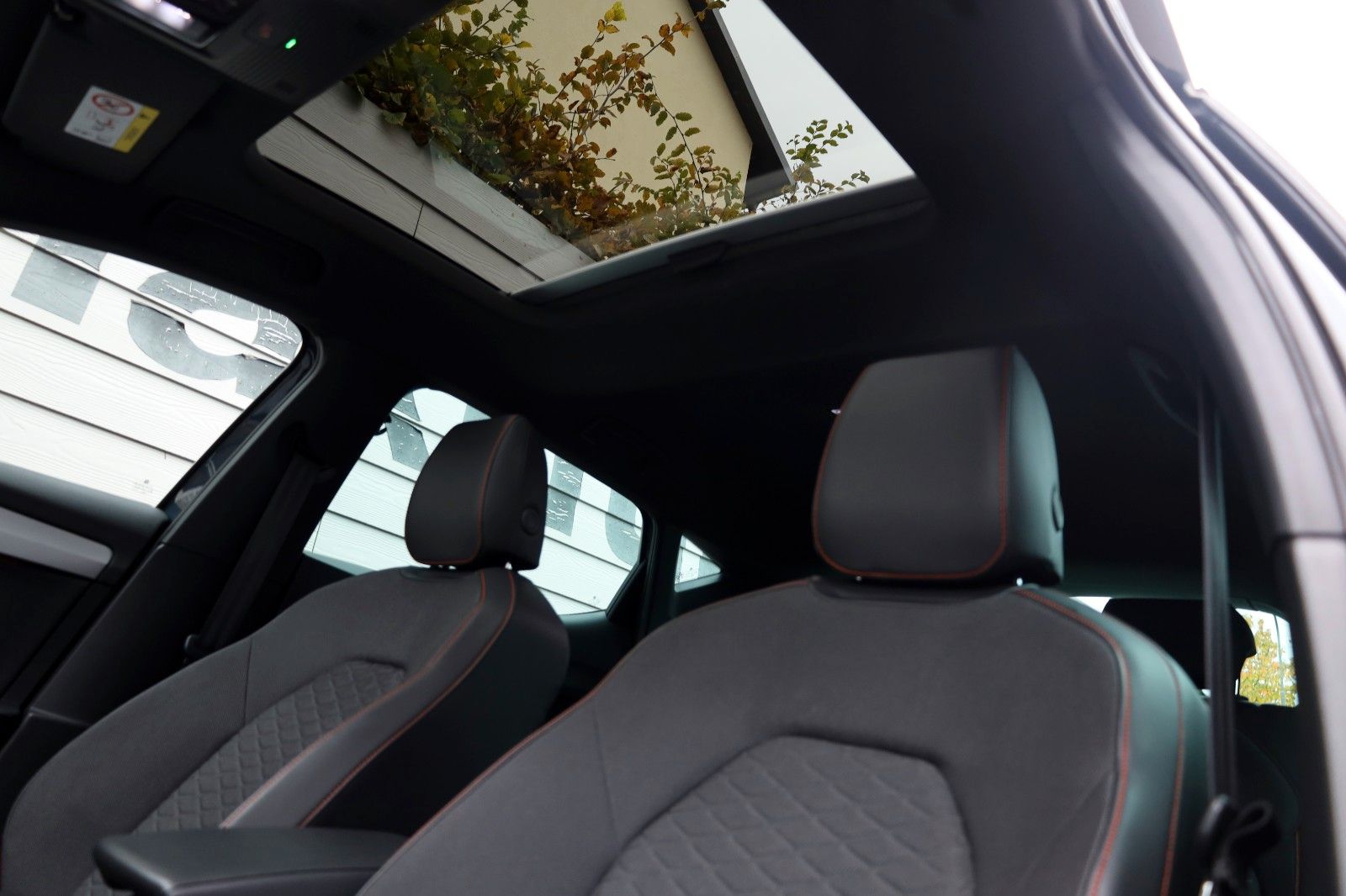 Fahrzeugabbildung SEAT Leon FR, Navi,LED,SH,Kamera,Panorama,ACC, SR+WR