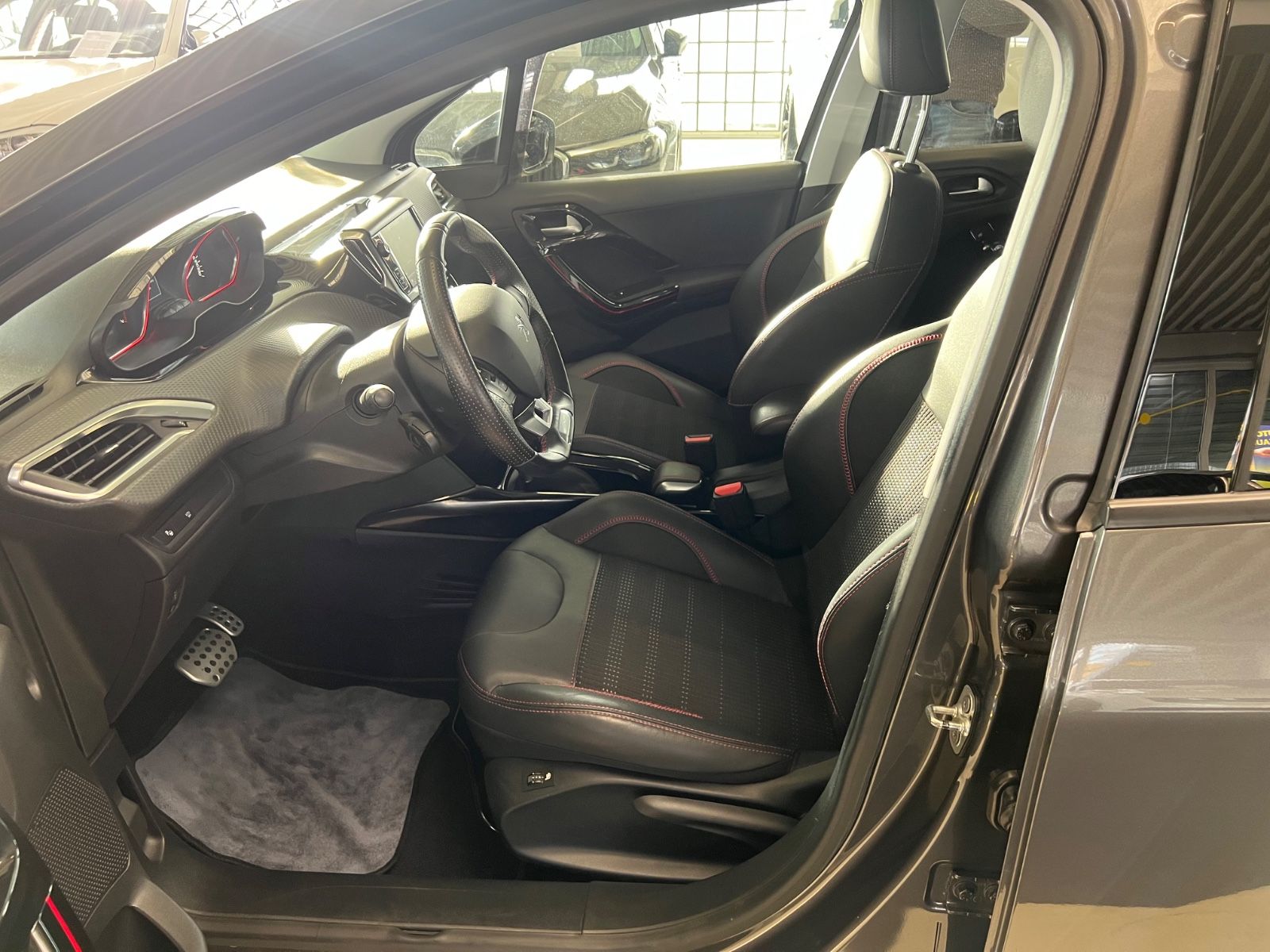 Fahrzeugabbildung Peugeot 2008 Allure GT LINE AUTOMATIK*DACHHIMMEL MIT LED