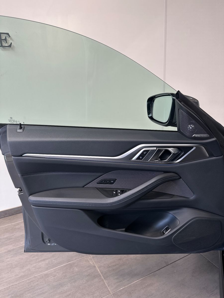 Fahrzeugabbildung BMW i4 eDrive40 Gran Coupe M-Sport NAV+LED+KAM+SHZ
