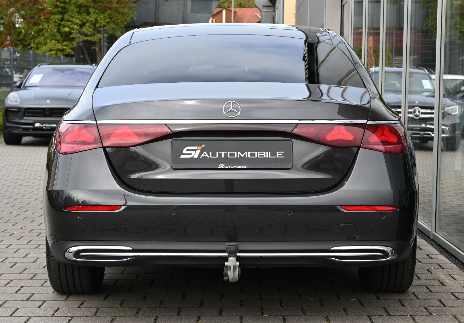 Fahrzeugabbildung Mercedes-Benz E 200 Lim. Exclusive Premium °ACC°AHK°BURMESTER°