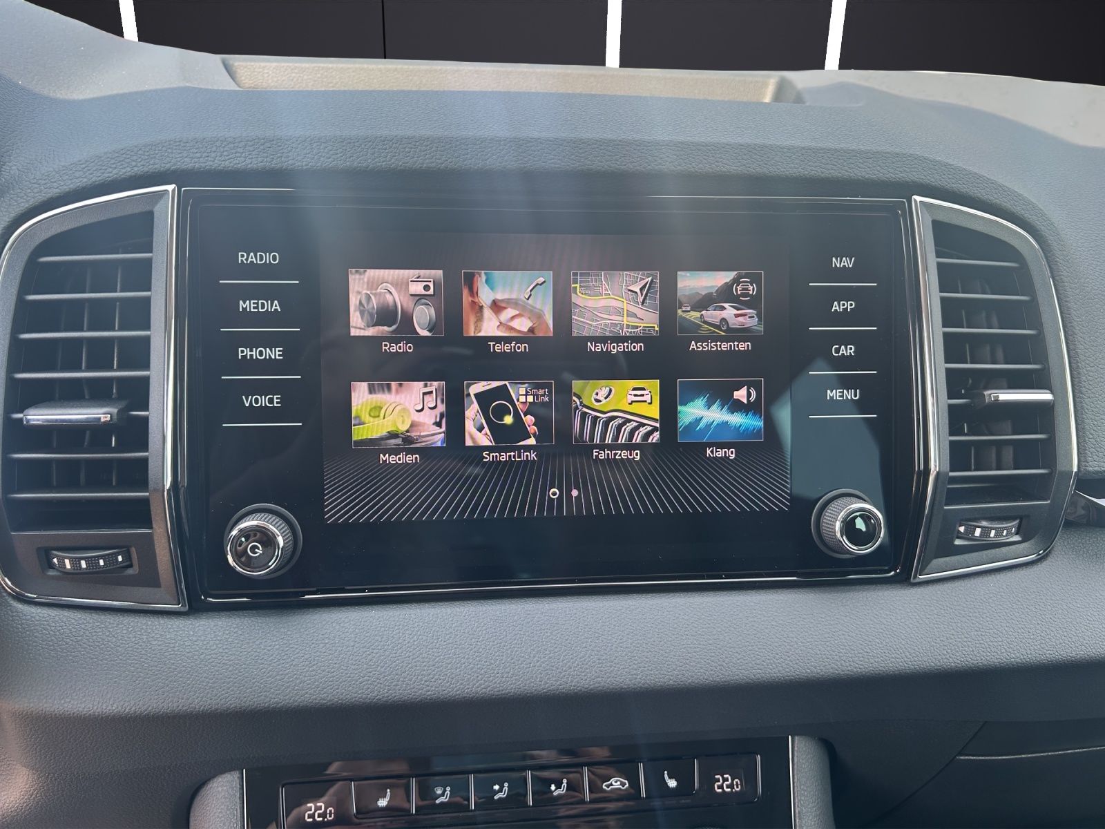Fahrzeugabbildung SKODA Karoq 1.5 TSI Balance AHK Standh. ASG