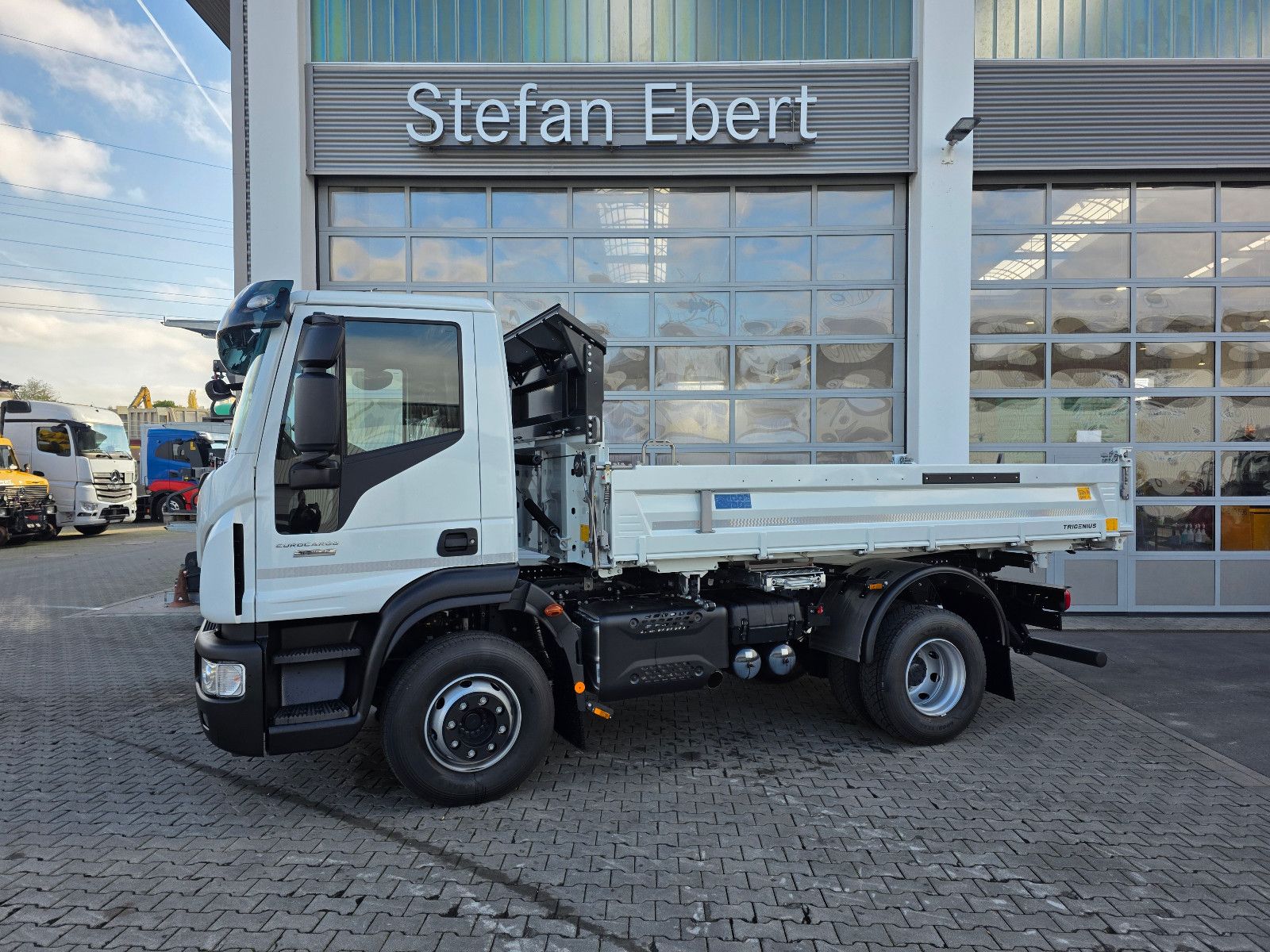 Fahrzeugabbildung Iveco Eurocargo ML160E32 4x2 Kipper, Klima, 2 x AHK