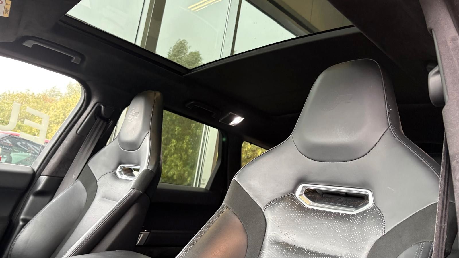 Fahrzeugabbildung Land Rover Range Rover Sport SVR
