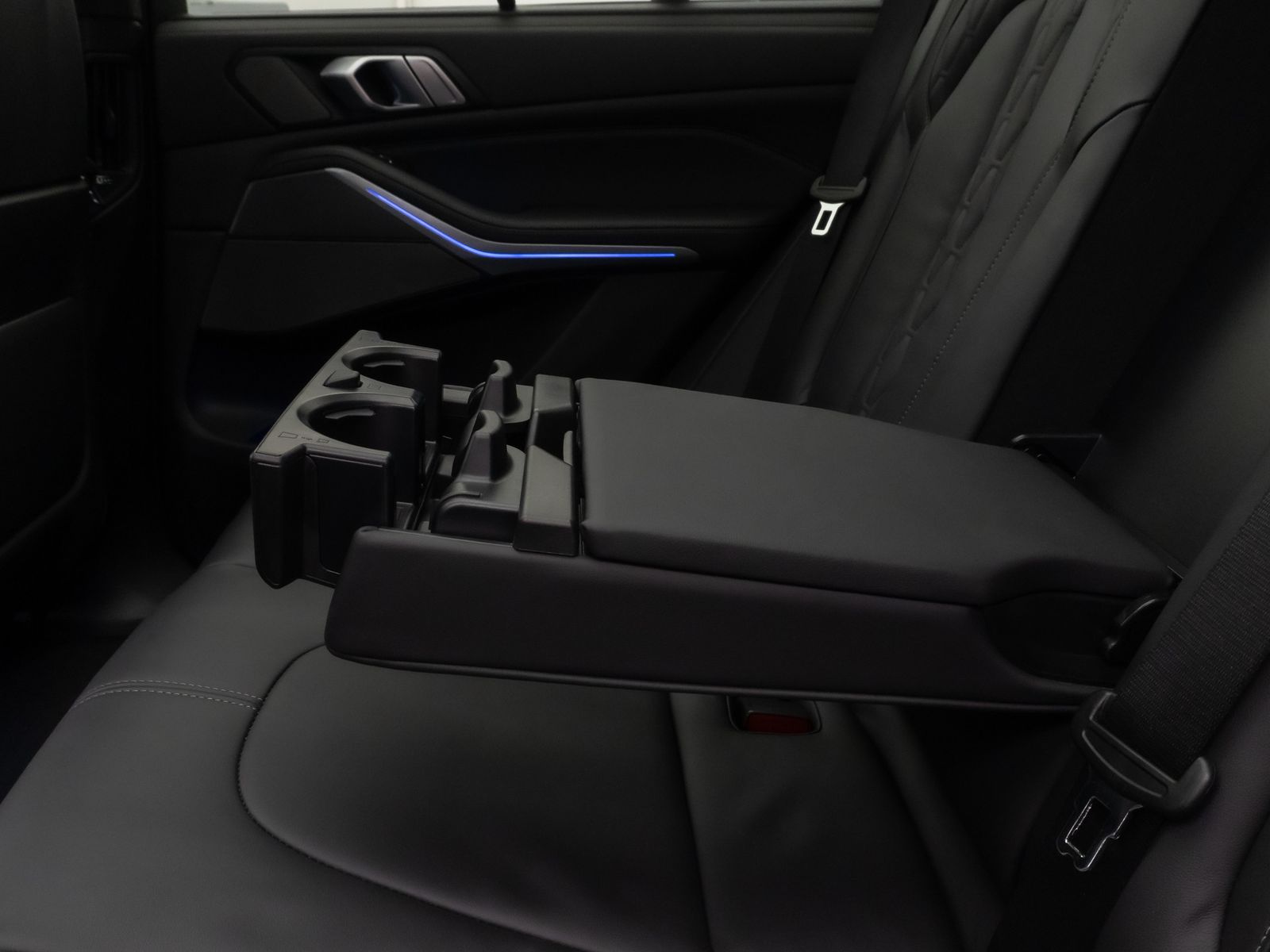 Fahrzeugabbildung BMW X5 xD40d M Sport Panorama Laser 360°HUD DAB H/K