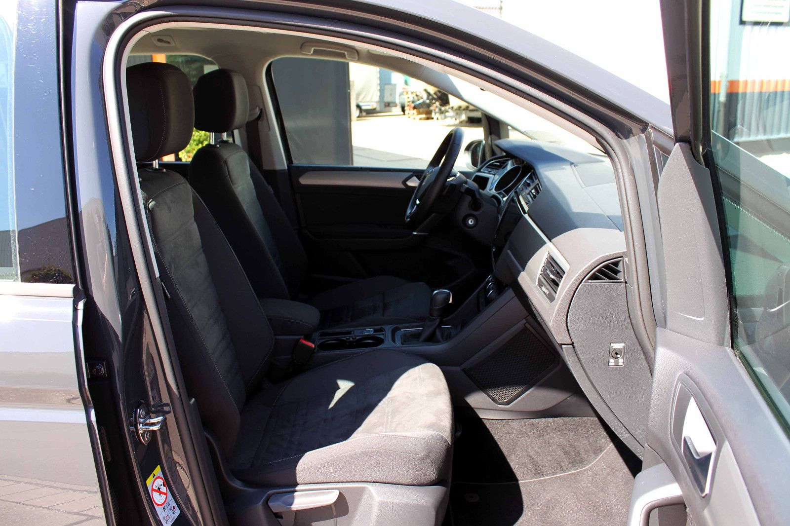 Fahrzeugabbildung Volkswagen Touran Comfortline 2.0 TDI DSG ACC PDC KAM LED