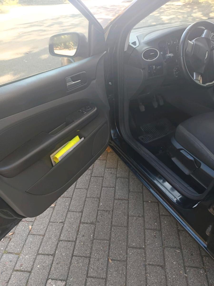 Ford Focus 2005 — photo 11