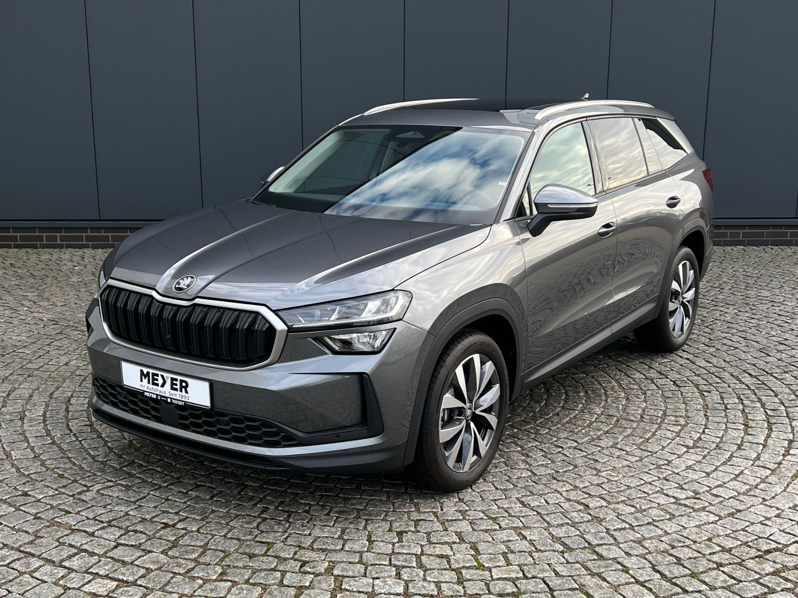 Fahrzeugabbildung SKODA Kodiaq Selection 1.5 TSI mHEV DSG *AHK, LED, Pan
