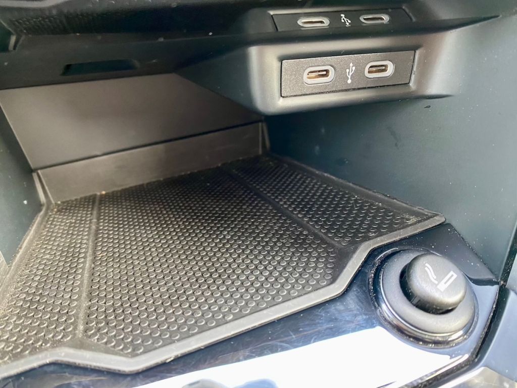 Fahrzeugabbildung Volkswagen T-Roc 1.0 AAC KLIMAAUT SHZ NAVI CARPLAY GJR