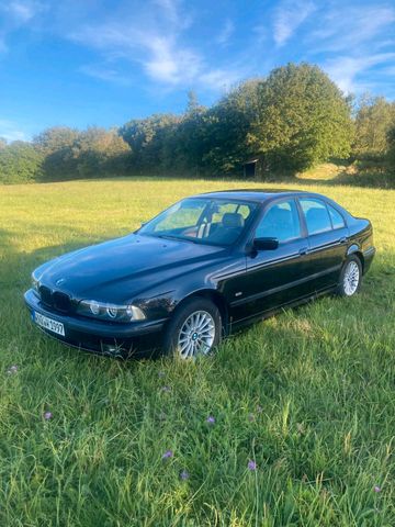 BMW E39 523i