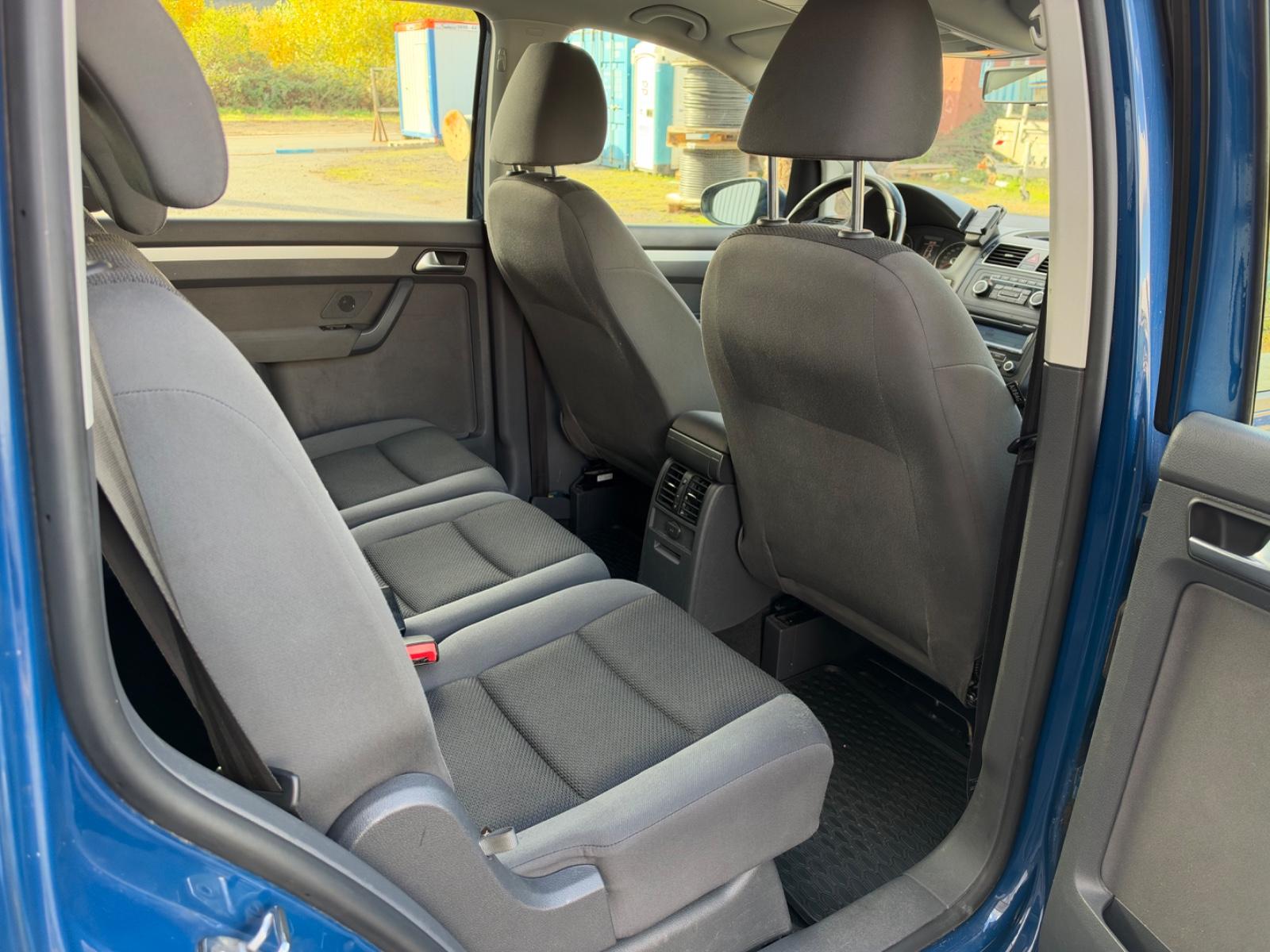 Volkswagen Touran 2012 — photo 14
