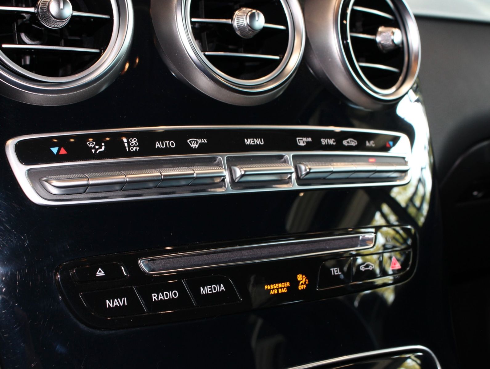 Fahrzeugabbildung Mercedes-Benz GLC 250 4Matic Kamera+LED+Navi+Klima