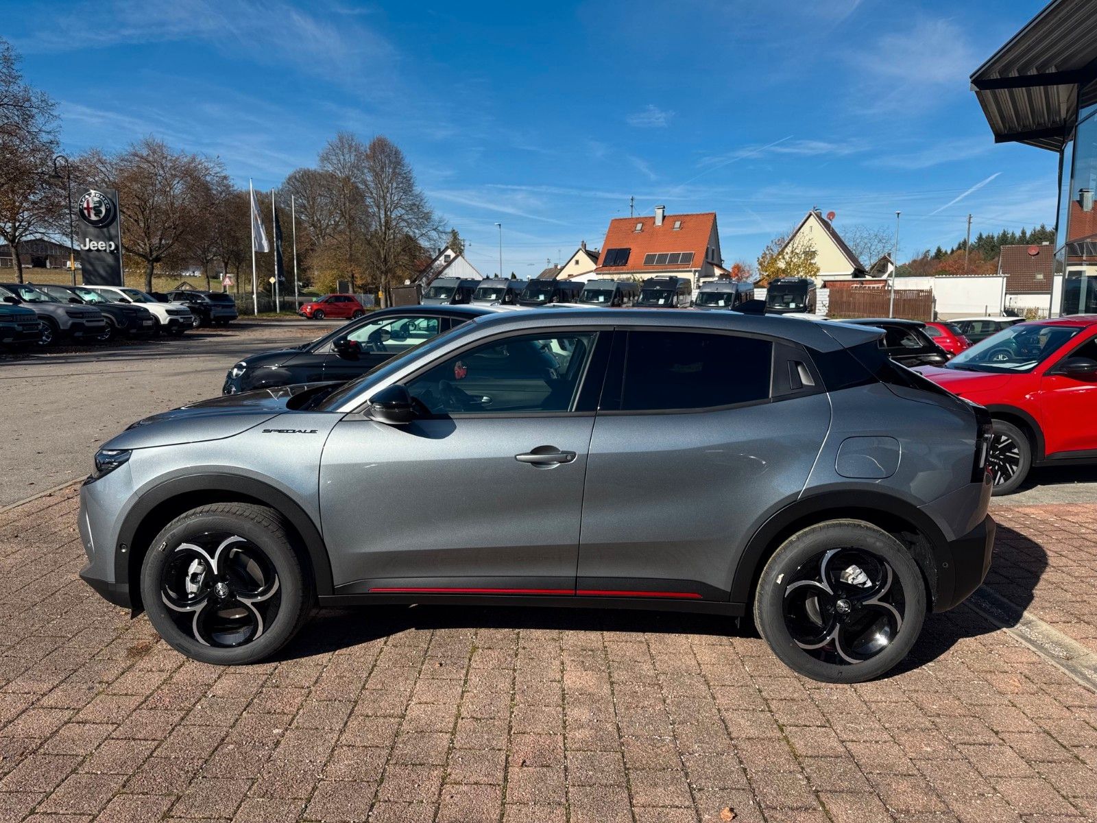 Fahrzeugabbildung Alfa Romeo Junior Ibrida Speciale 145PS Navi Kamera Massage