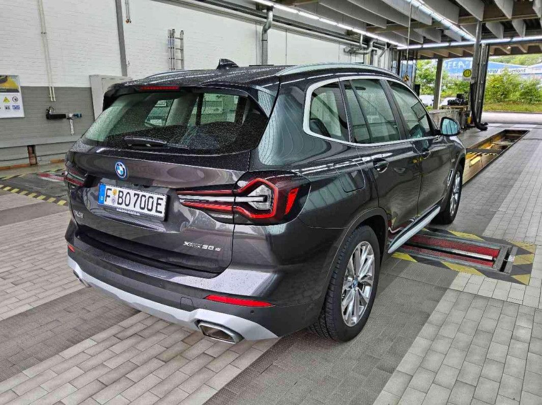 Fahrzeugabbildung BMW X3 xDr. 30e LED+/NAVI+/VIRTU/HIFI/SHZ/RFK/AHK/8F
