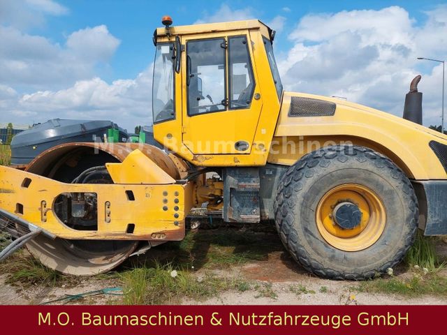BOMAG BW 213 D-4 Walzenzug
