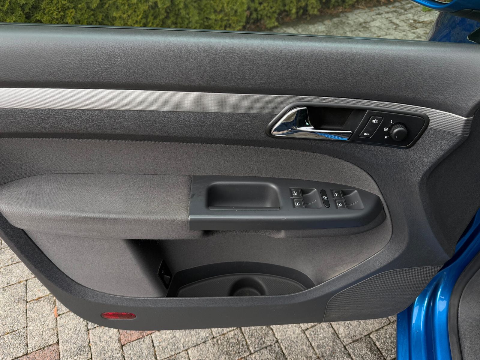 Fahrzeugabbildung Volkswagen Touran 2.0 FSI Goal NAVI+AHK+PDC+TEMP+ALLWETTER+