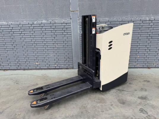 Crown RTS 4020 Baujahr 2017/  HH 2,21M / Stunden 42/ A