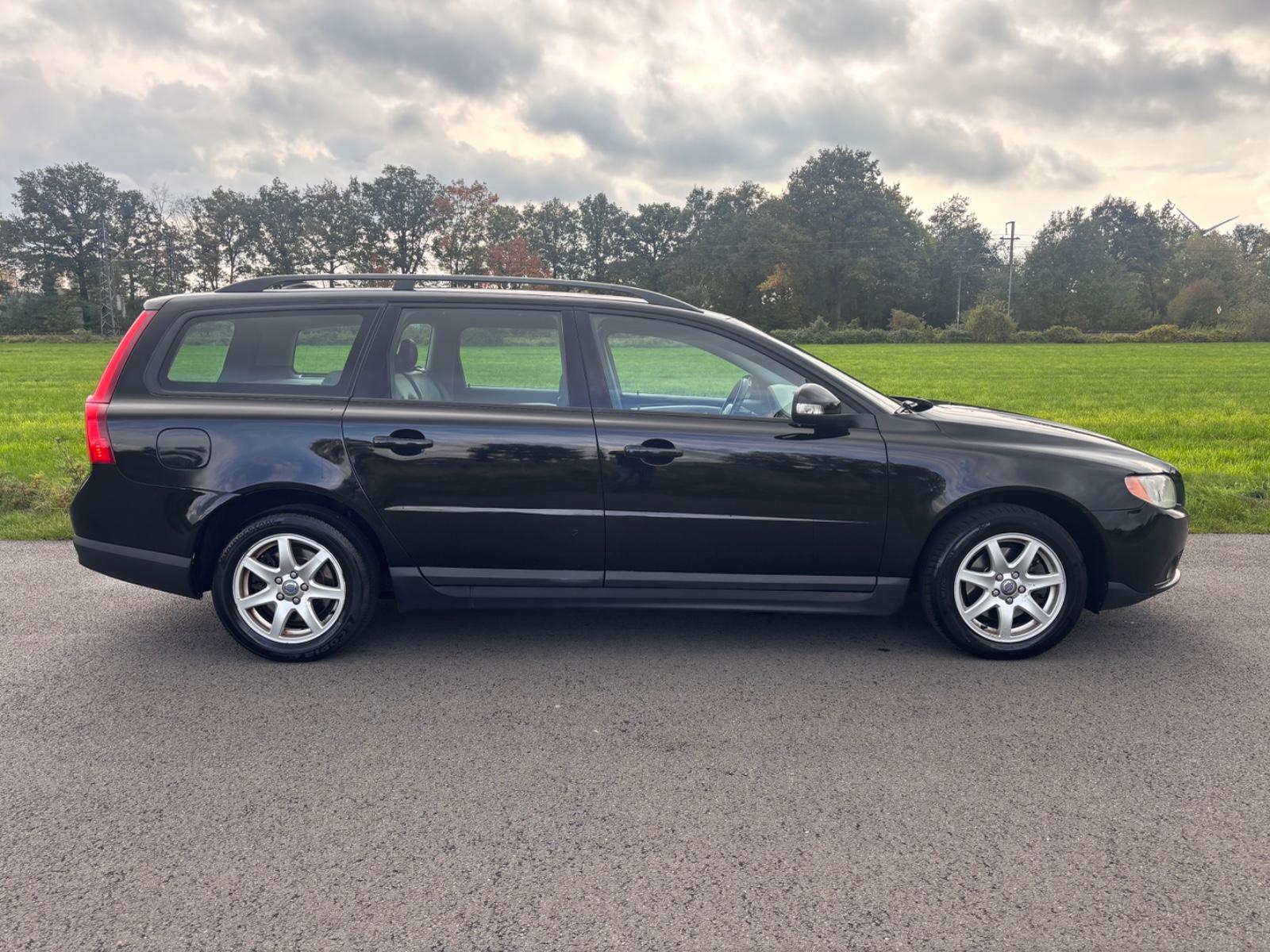 Volvo V70 2010 — photo 6