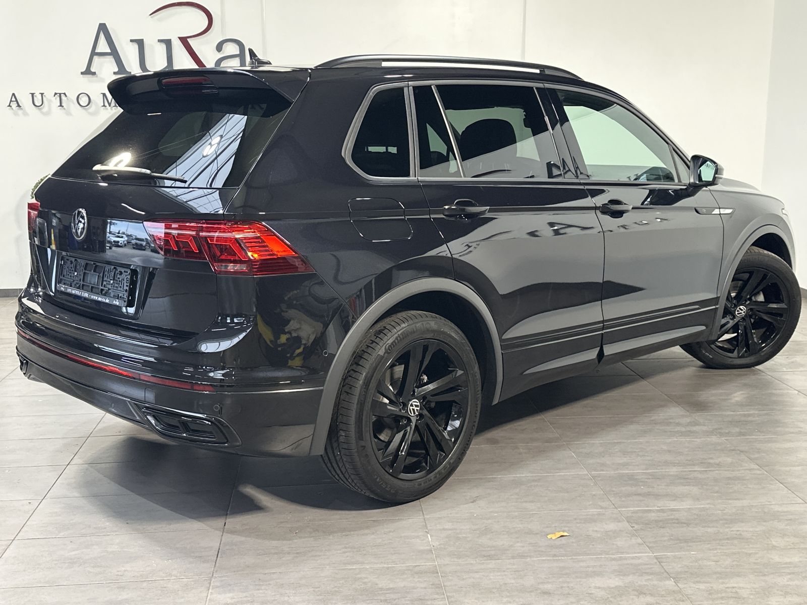 Fahrzeugabbildung Volkswagen Tiguan 2.0 TDI DSG R-Line Black NAV+IQ-LIGHT+ACC