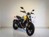 Ducati Scrambler 800 Icon WENIG KILOMETER - DUCATI GELB