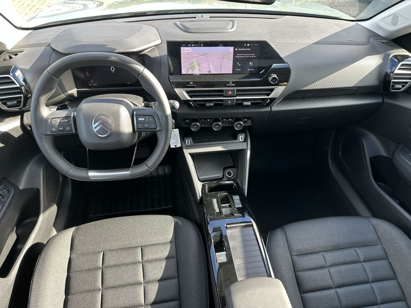 Fahrzeugabbildung Citroën C4 Plus 1.2 PureTech 130 AT8 Navi CarPlay SHZ