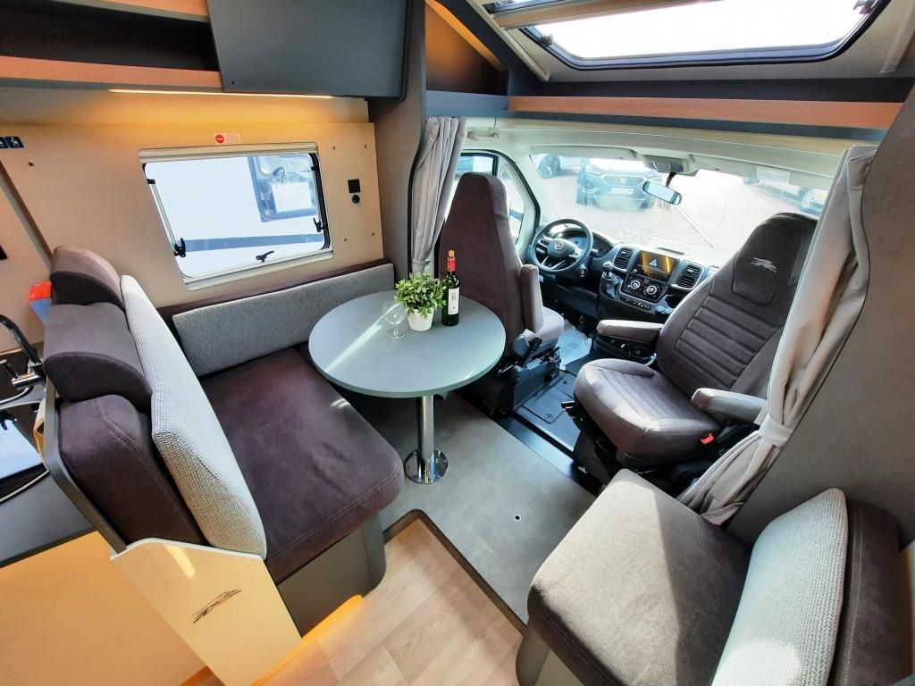 Fahrzeugabbildung Laika Kosmo L 409 Verfüg./Sparen Sie 16.592,- €