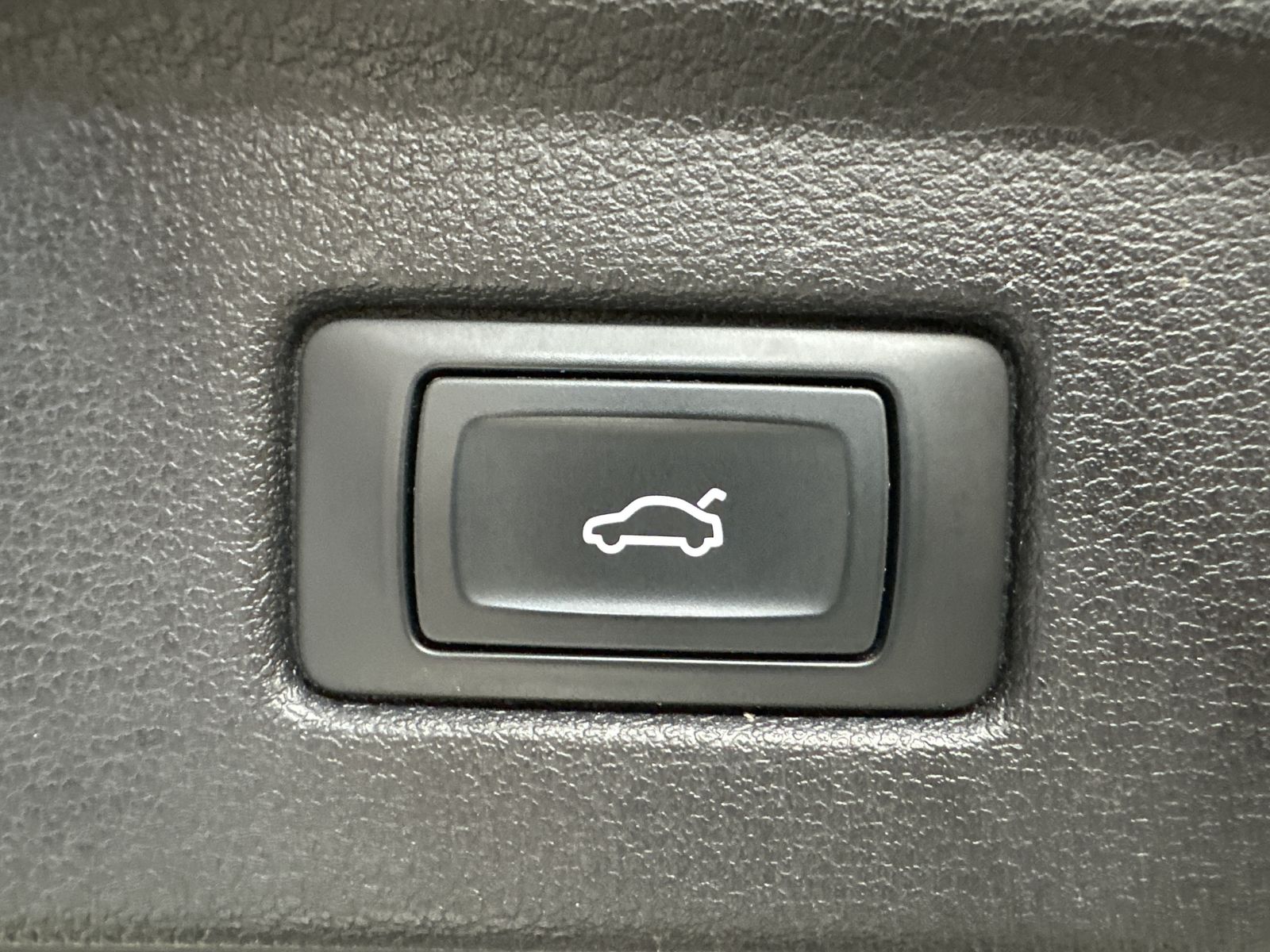 Fahrzeugabbildung Audi A5 SpB 45 TFSI Qu Black NAV+LED+AHK+VOCKPIT+PANO