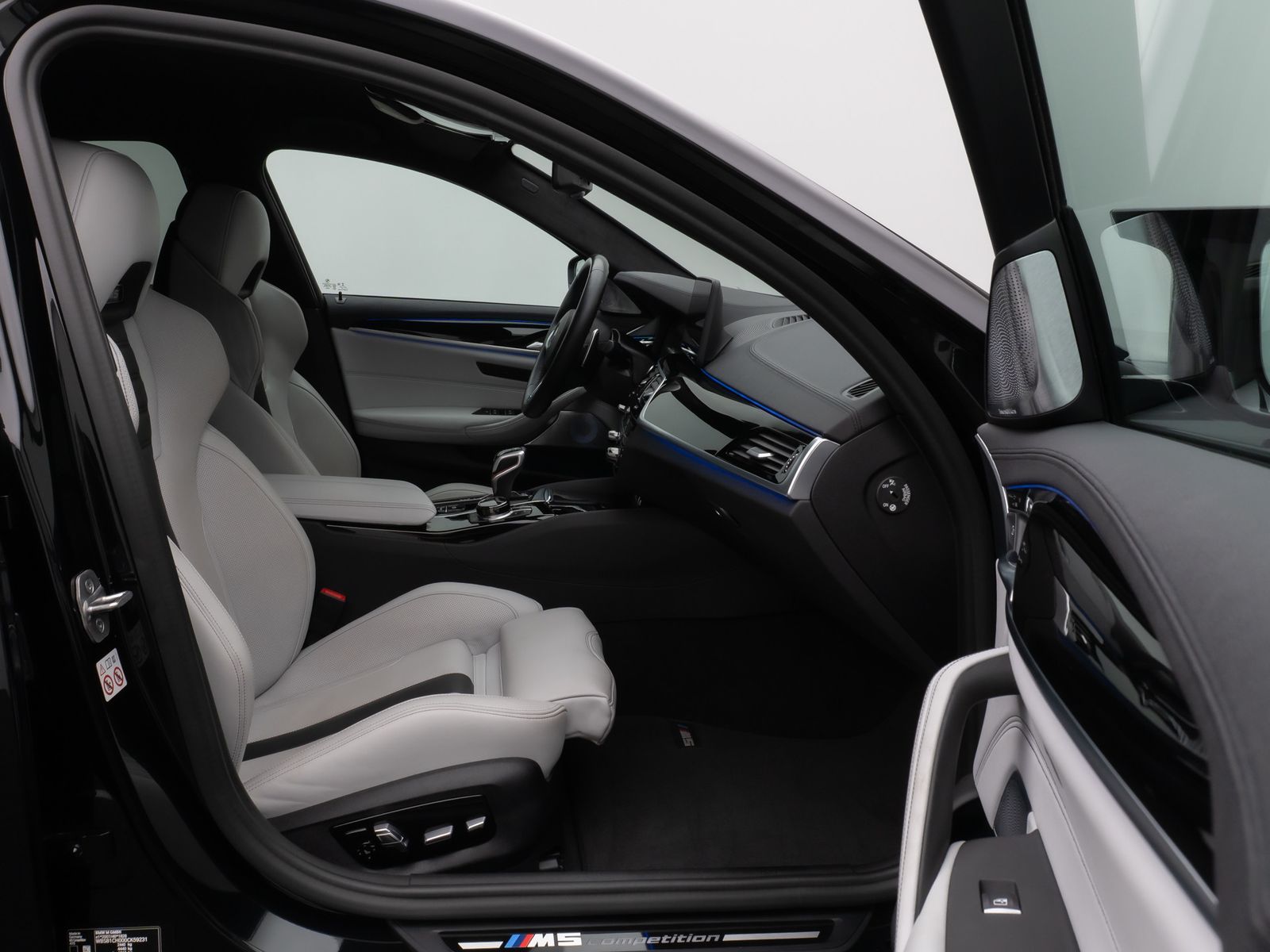 Fahrzeugabbildung BMW M5 Competition xD Kamera HUD DAB B&W SoftCL 20"