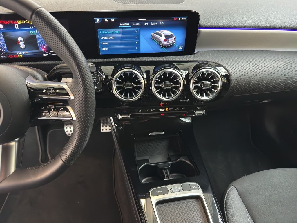Fahrzeugabbildung Mercedes-Benz A 200 AHK*LED*PDC*ParkAss*Sportp.*SpurH*SpurW*LM