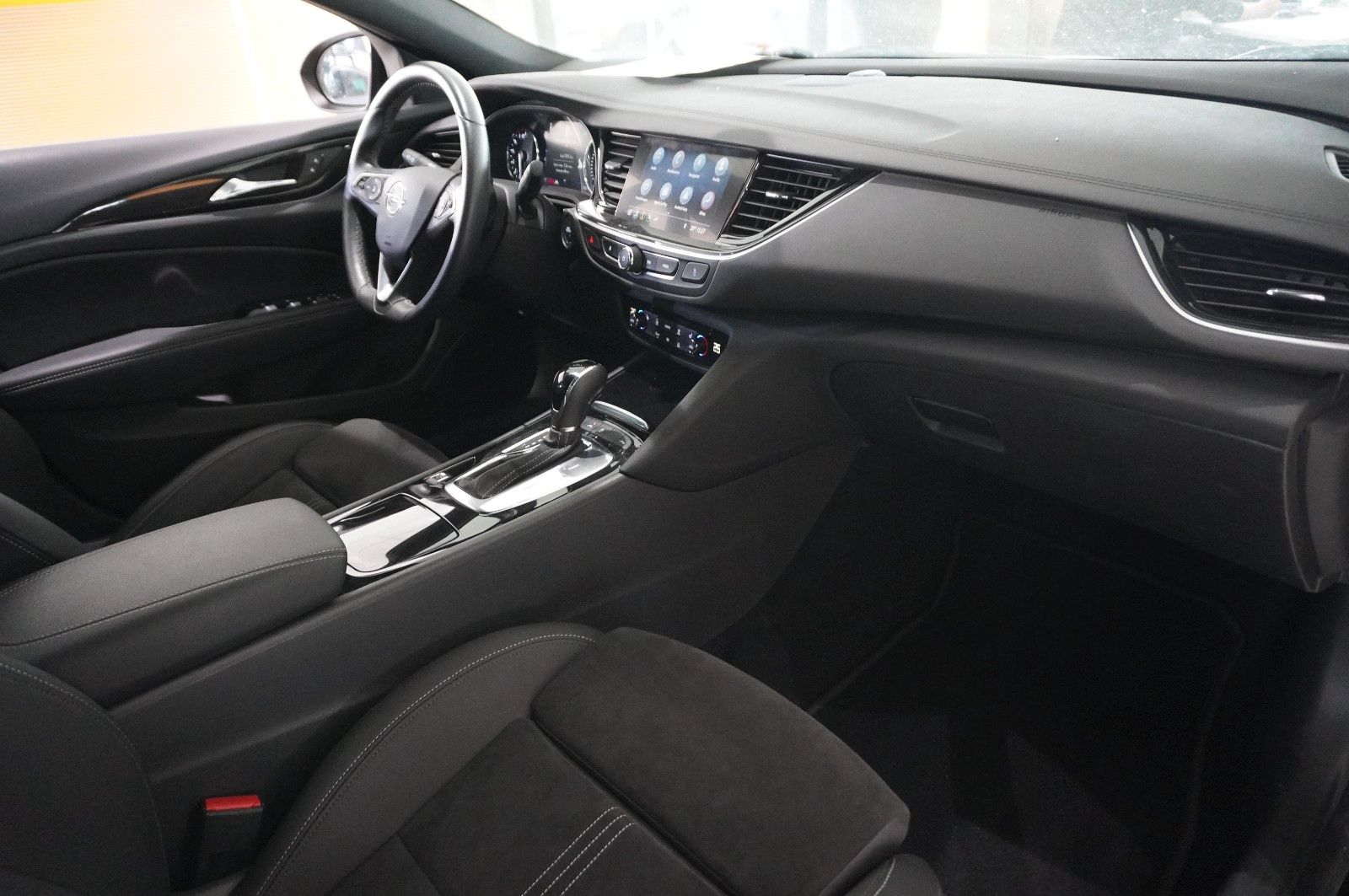 Fahrzeugabbildung Opel Insignia B ST 2.0D ULTIMATE NAVI/LED/OPC/VIRTU.