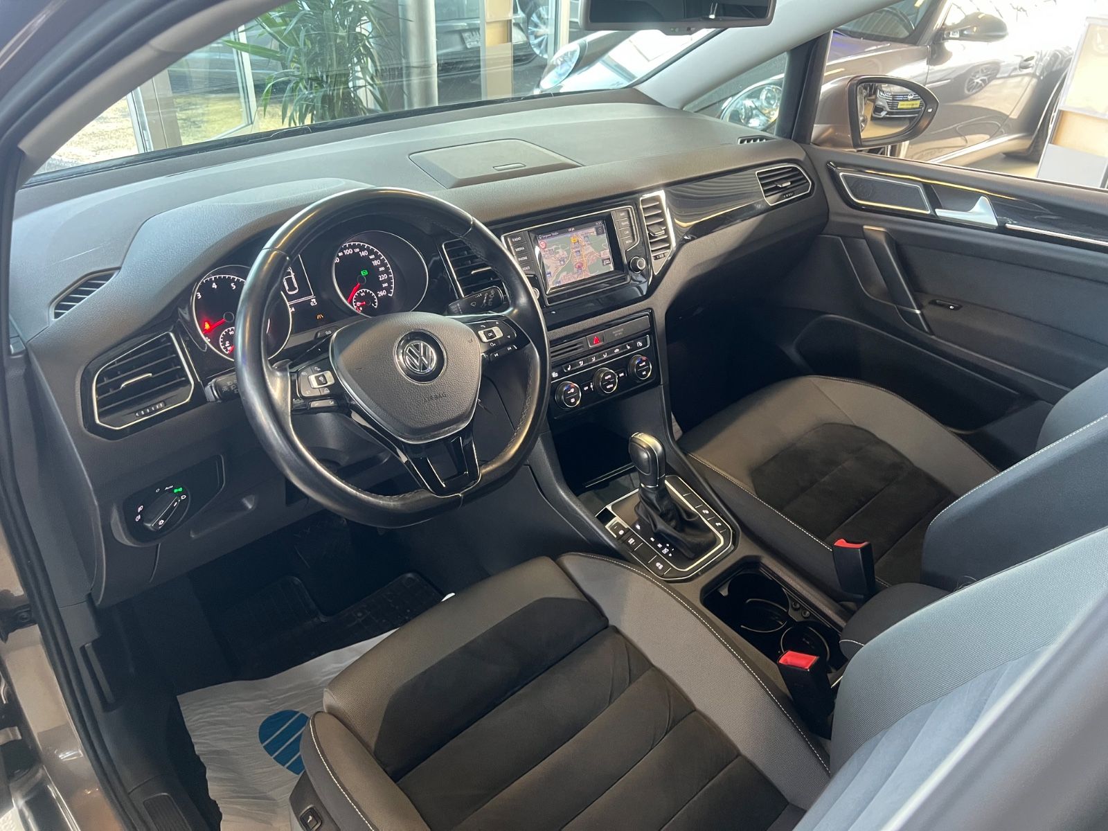 Fahrzeugabbildung Volkswagen Golf Sportsvan 1.4 TSI DSG Highline