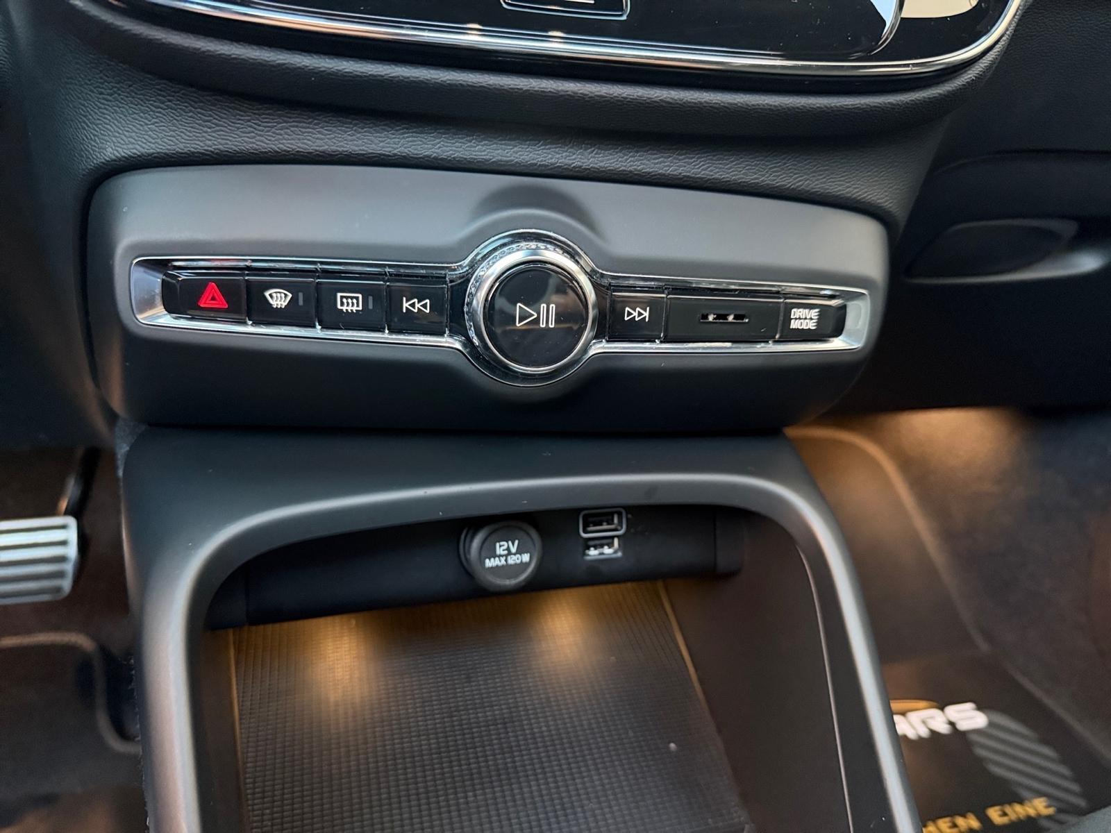 Volvo XC40 R Design 2WD Pano*Kamer*ToTWink*ACC*1.J.Gar