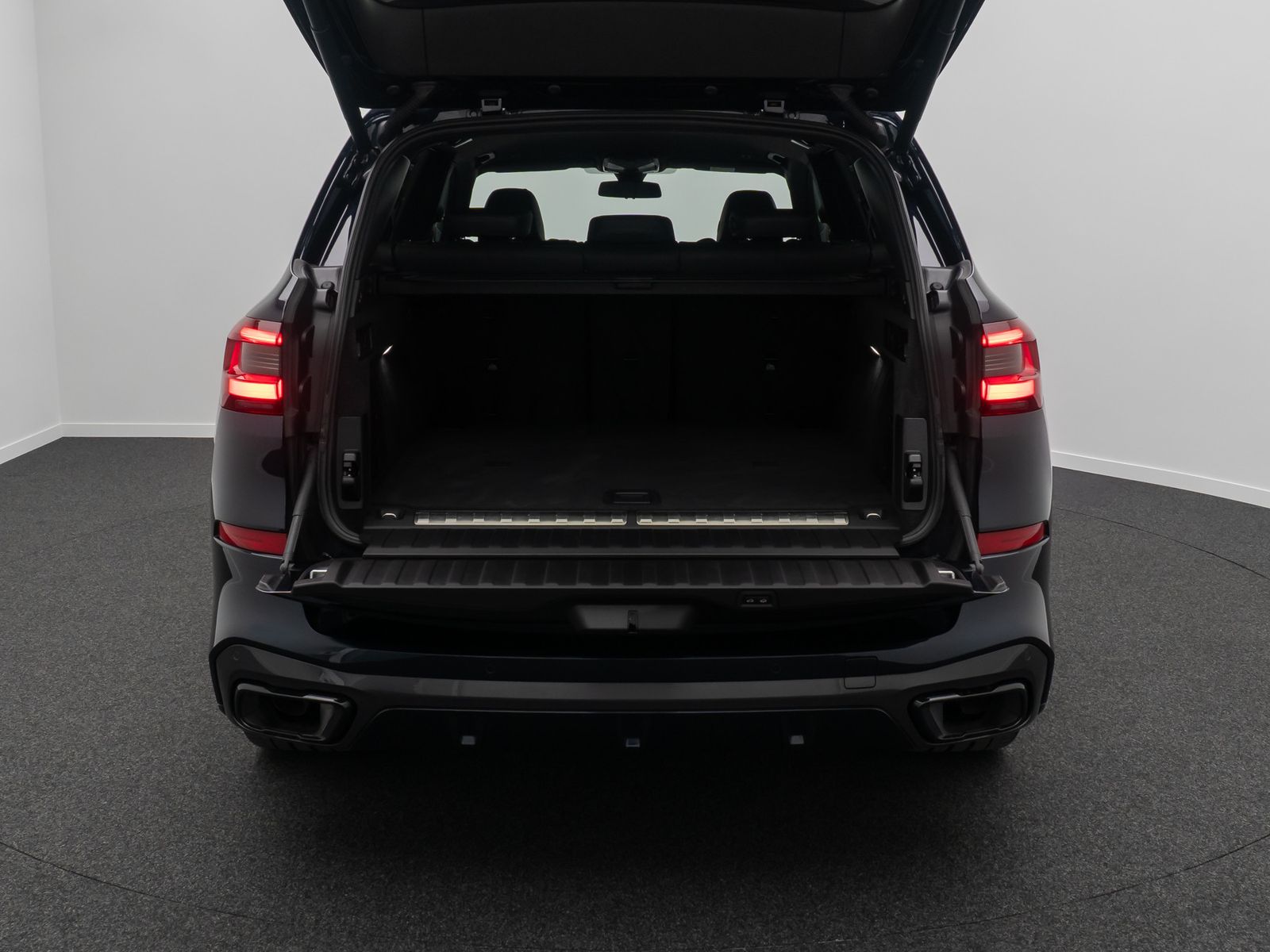 Fahrzeugabbildung BMW X5 xD45e M Sport HUD AHK DAB 360° Laser 22Zoll