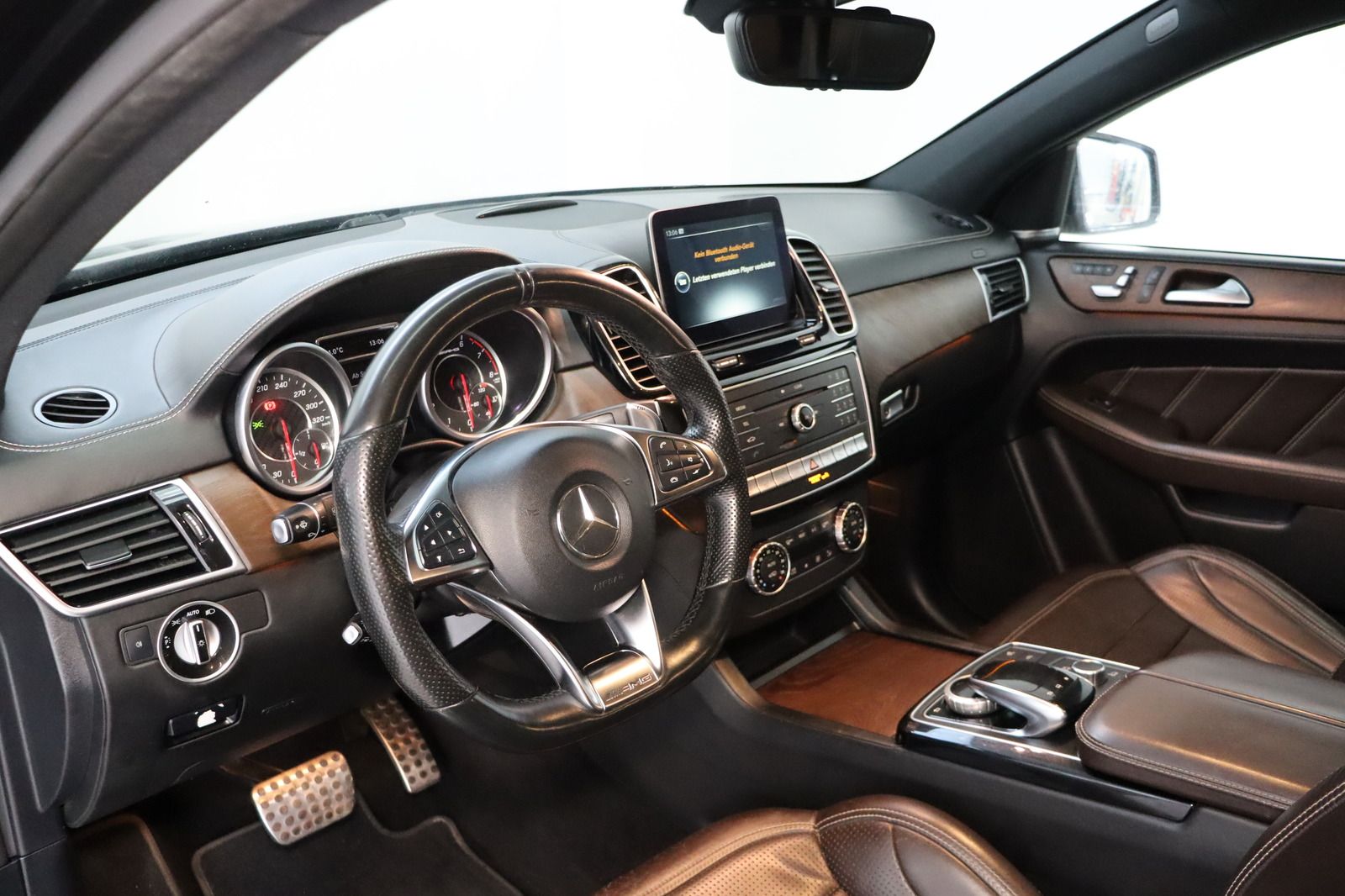Fahrzeugabbildung Mercedes-Benz GLE 63 AMG * Fond * Offroad * DIS+ * LED HU 03.2