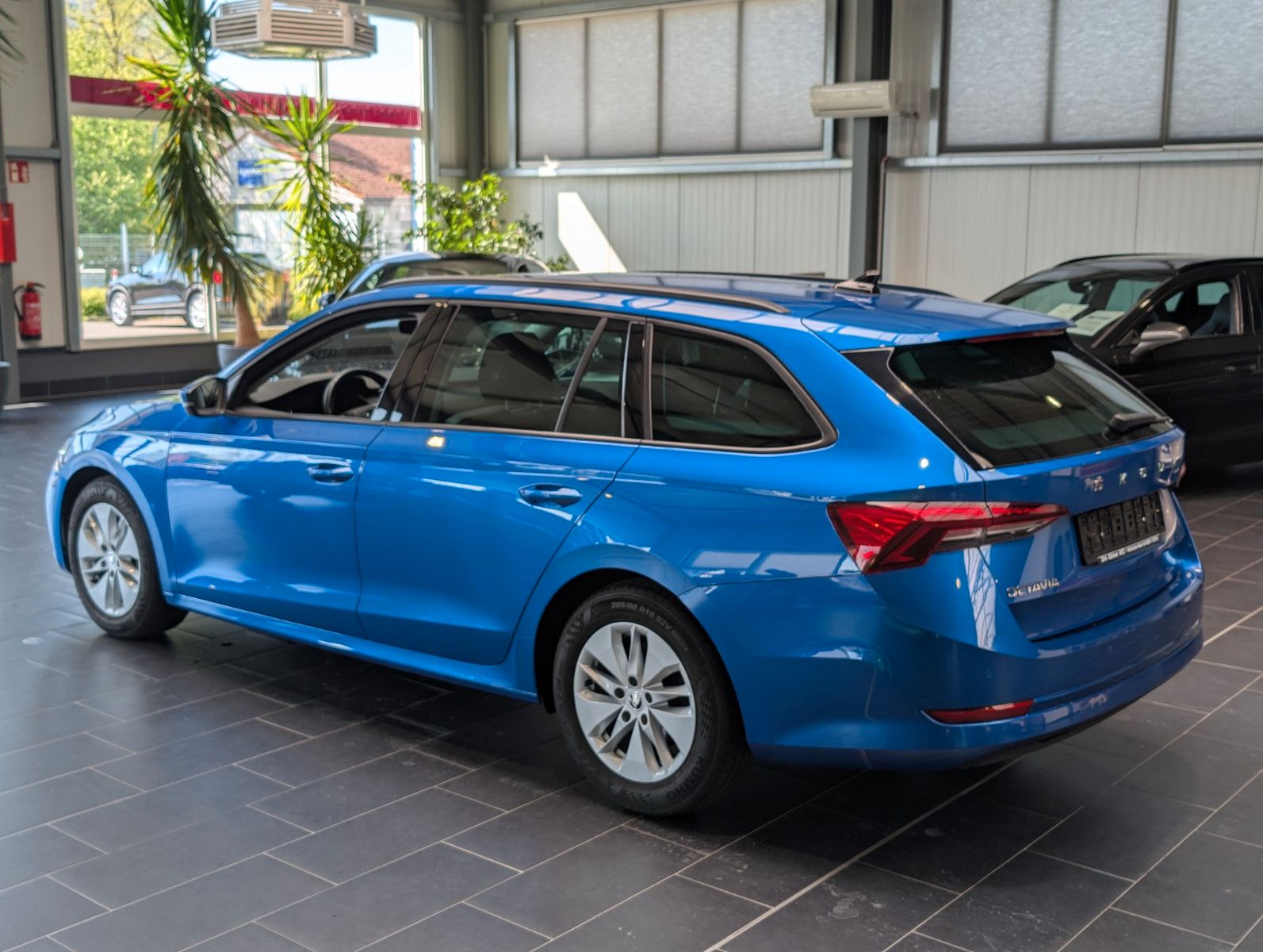 Skoda Octavia Combi 2.0 TDI DSG Ambition 8-fach foto 2