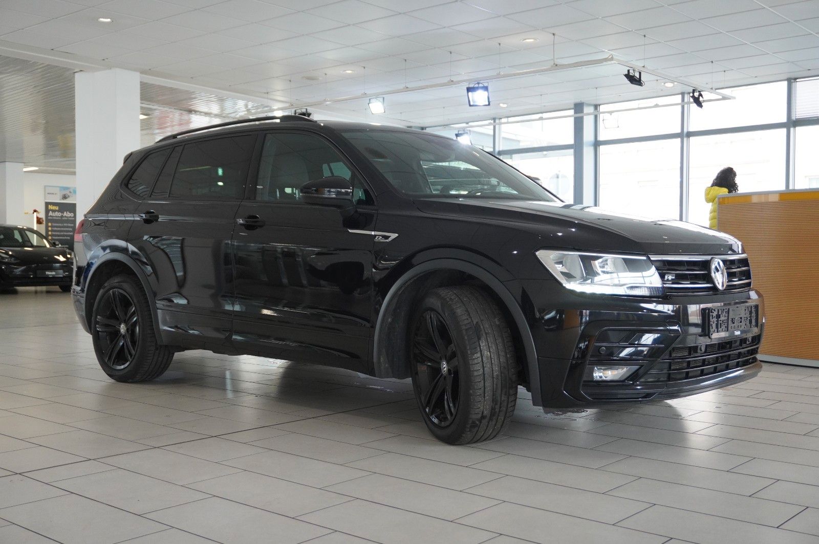 Fahrzeugabbildung Volkswagen Tiguan Allspace 2.0D R-LINE 4M NAVI/SH/SPORT/AHK