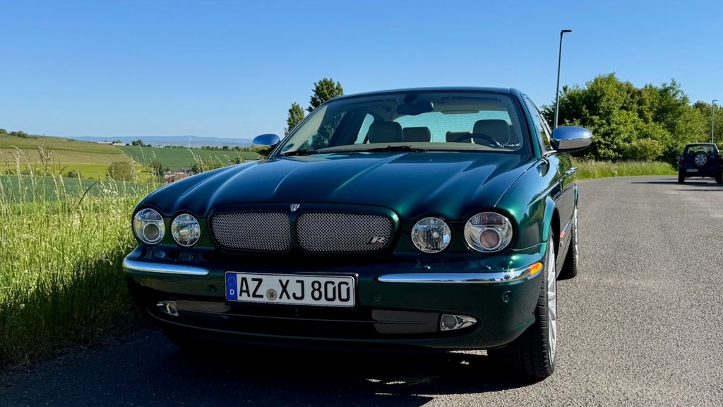 Jaguar XJR