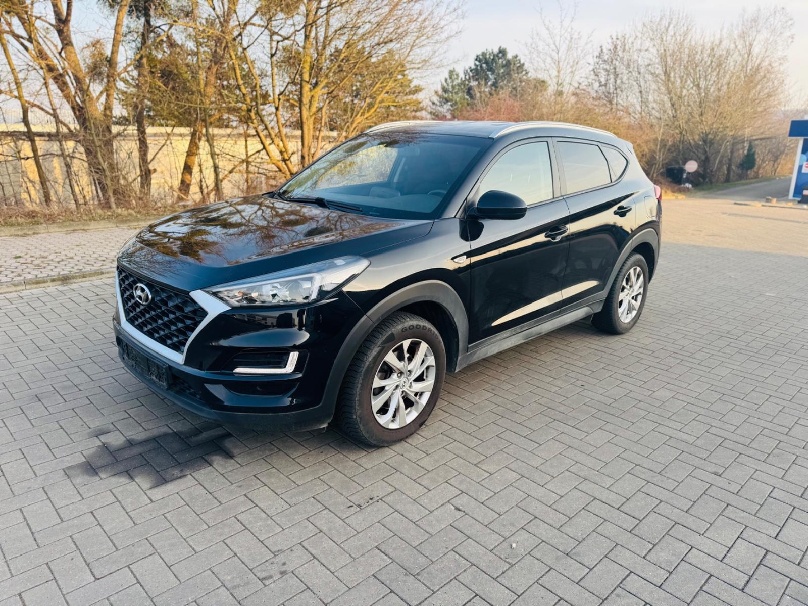 Hyundai Tucson Pure 2WD Navi Kamera Euro 6d TOP