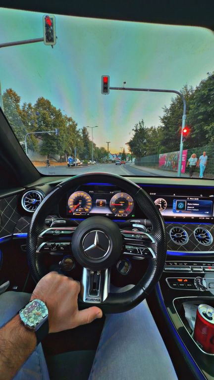 Image of Mercedes-Benz E 220