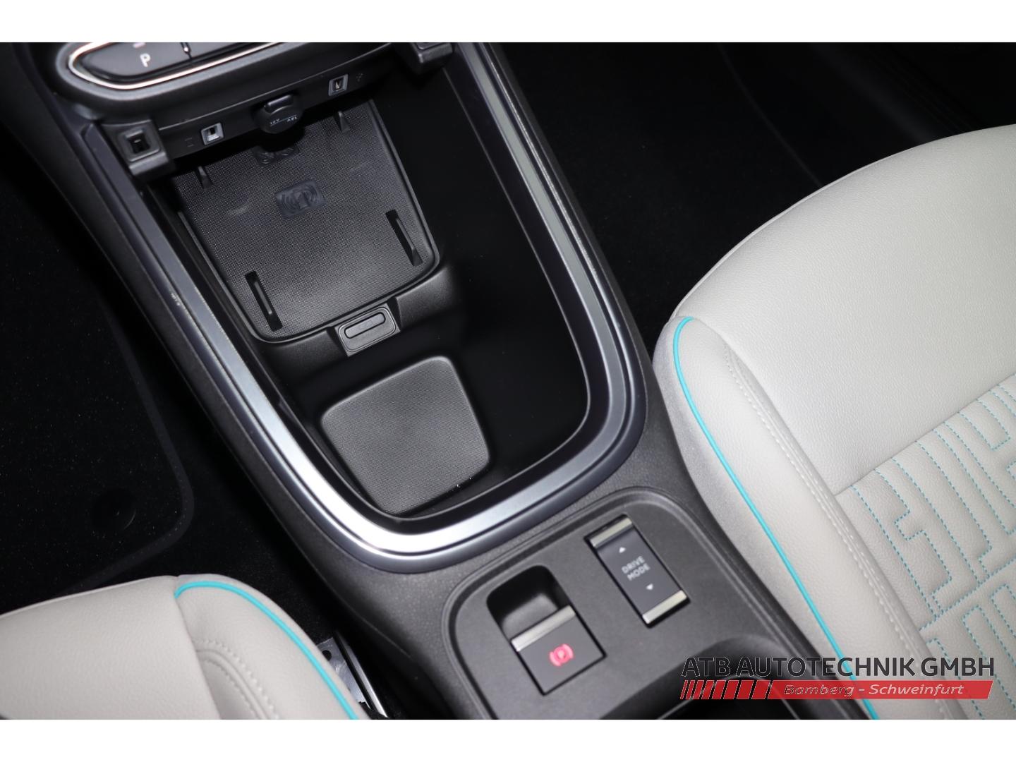 Fiat 600e MY25 La Prima 115 kW Navi Massagesitze LED 