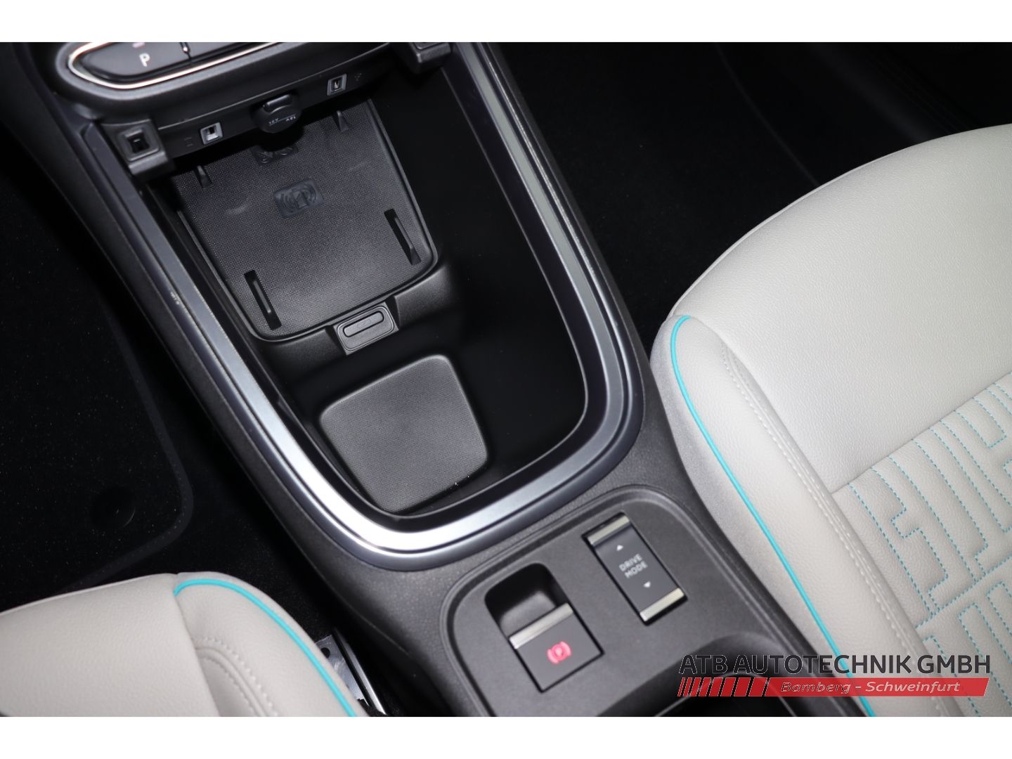 Fahrzeugabbildung Fiat 600e MY25 La Prima 115 kW Navi Massagesitze LED