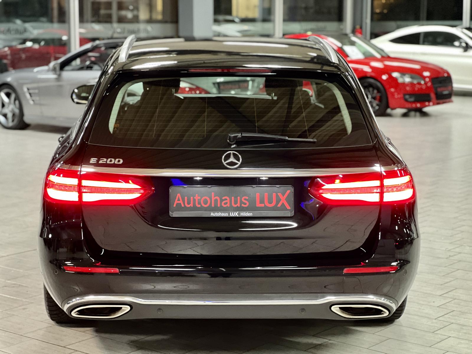 Mercedes-Benz E 200 EXCLUSIVE*9G*AMBIENTE*NAVI*R-KAMERA*77TKM*