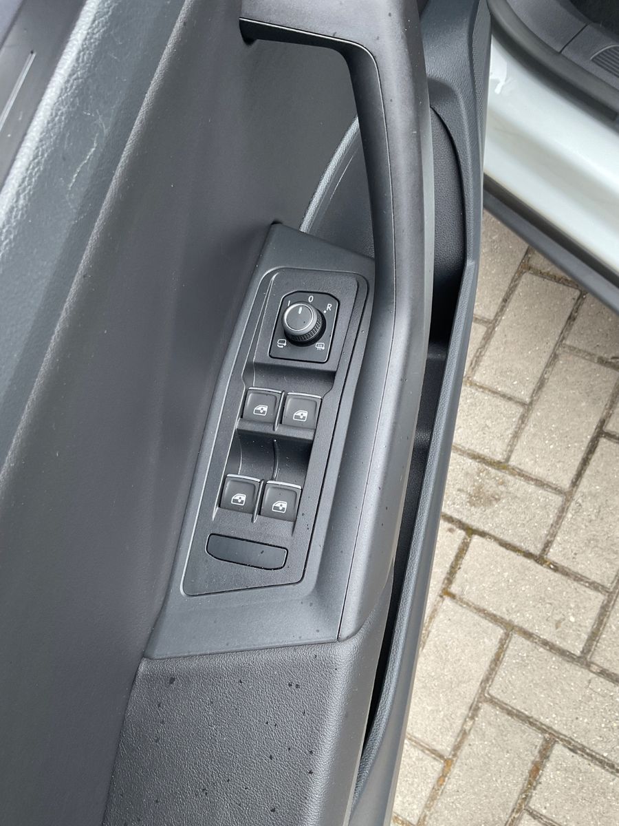 Fahrzeugabbildung Volkswagen T-Roc Cabriolet 1.5 TSI DSG R-Line,AHK,Kamera,AC