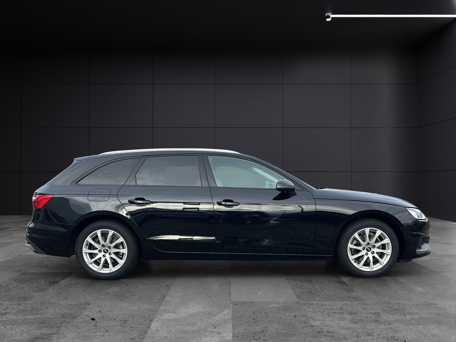 Fahrzeugabbildung Audi A4 Avant 35 TDI S-tronic AHK Navi ACC PDC SH