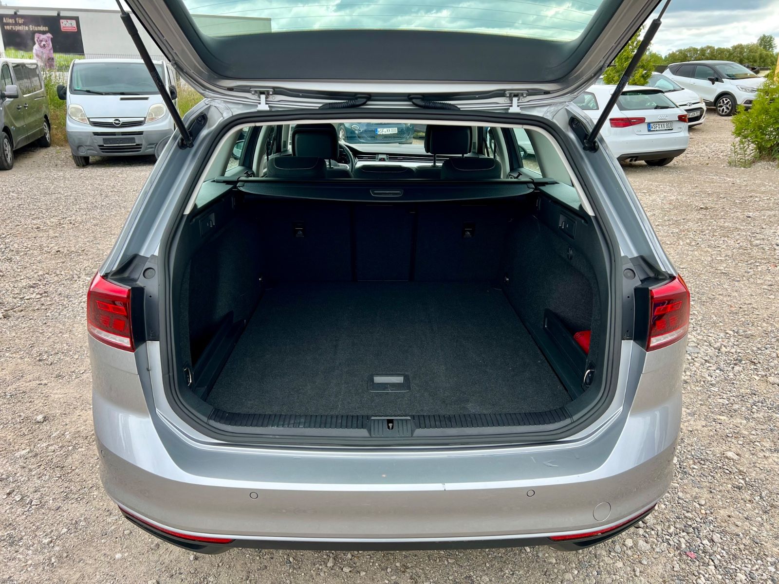 VW Passat Variant Business AAC NAVI SHZ MASSAGE