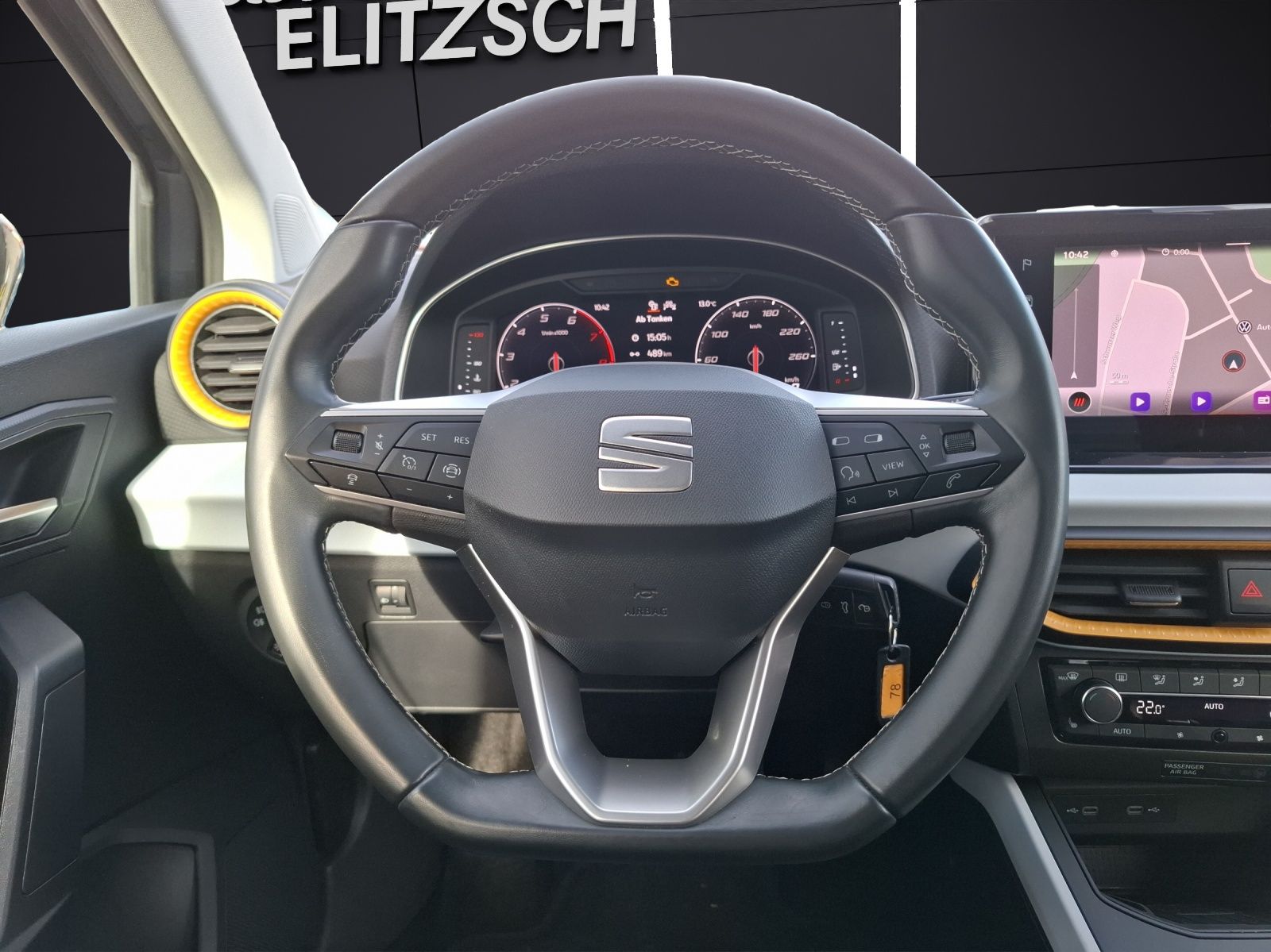 Fahrzeugabbildung SEAT Arona TSI Style DSG LED Navi AID ACC Park-Assist