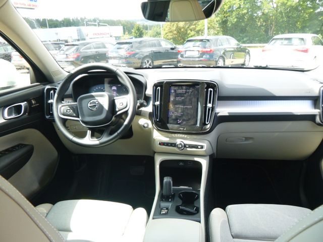 Fahrzeugabbildung Volvo XC40 D4 Momentum Pro AWD >AUT/NAV/LED/4x4<