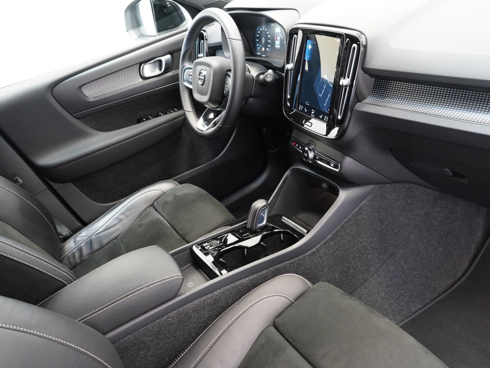 Fahrzeugabbildung Volvo XC40 T5 Recharge Plug-In R Design ACC/KAMERA/AHK