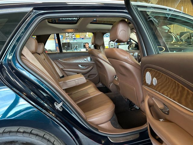 Mercedes-Benz E 350 *BURMESTER*KEYLES*PANO*AHK*ACC*StandHZ*