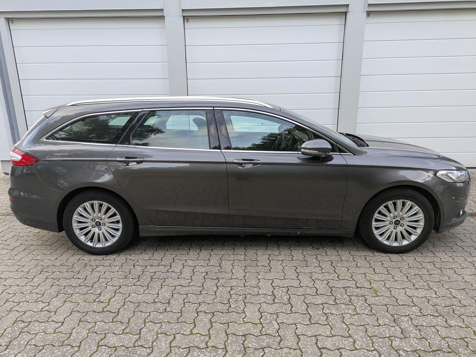 Ford Mondeo 2015 — interior