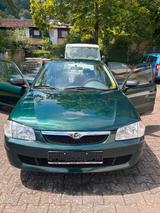 Mazda (Modell  323) - gebrauchte Mazda 323 aus dem Jahr 1999